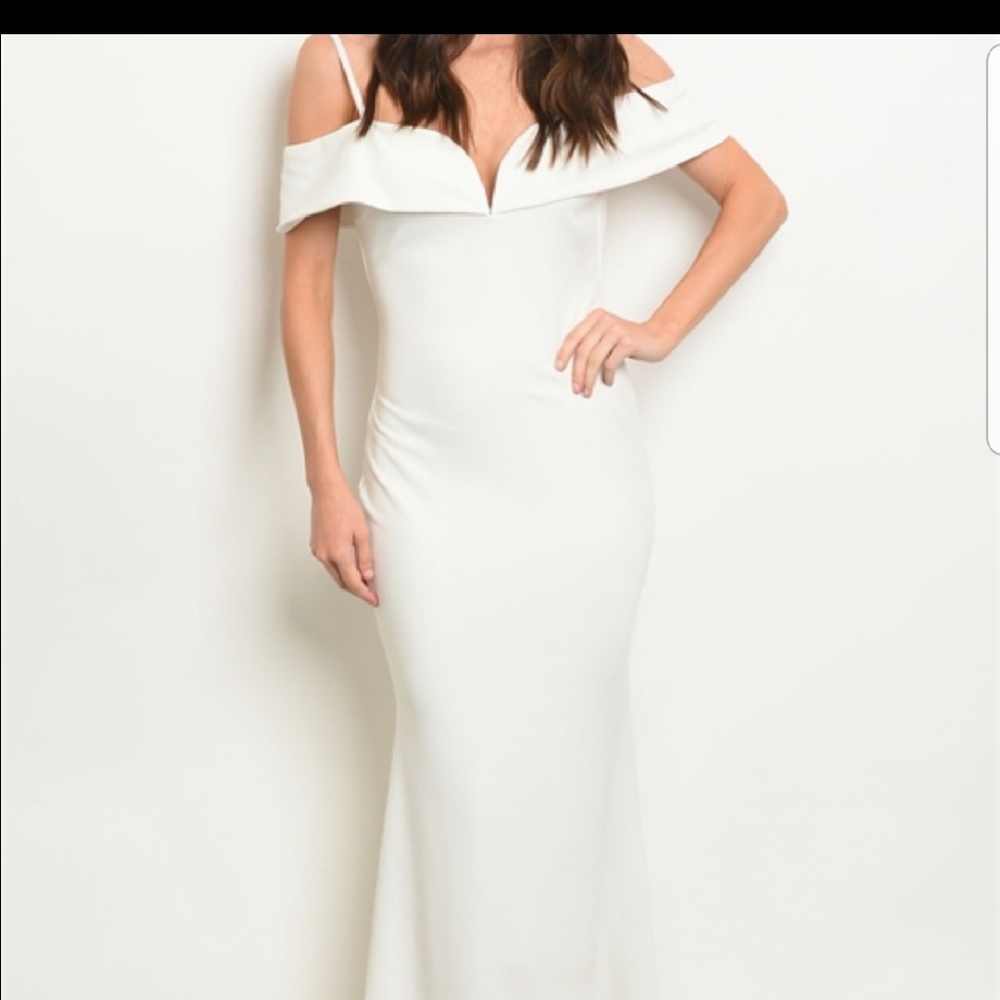 Ivory Formal Gown/Wedding Dress S,M,L DR10